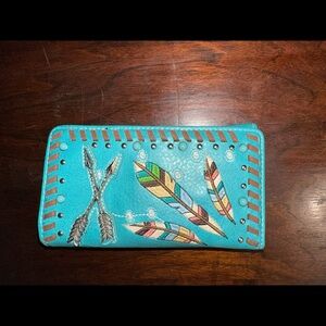 Tourquise Clutch/Wallet W/ Feathers And Arrows